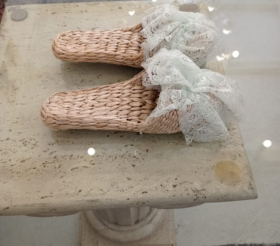 Rattan slippers with mint details
