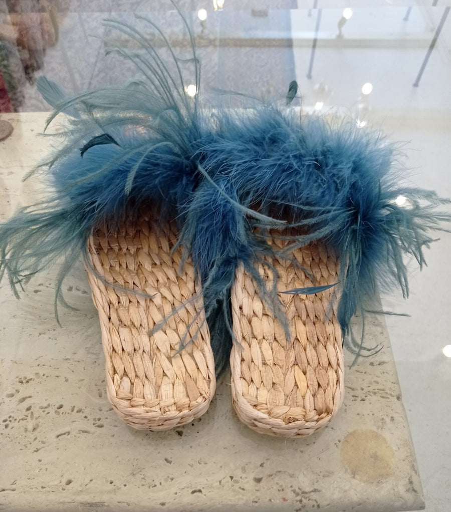 Rattan home slippers with petrol details