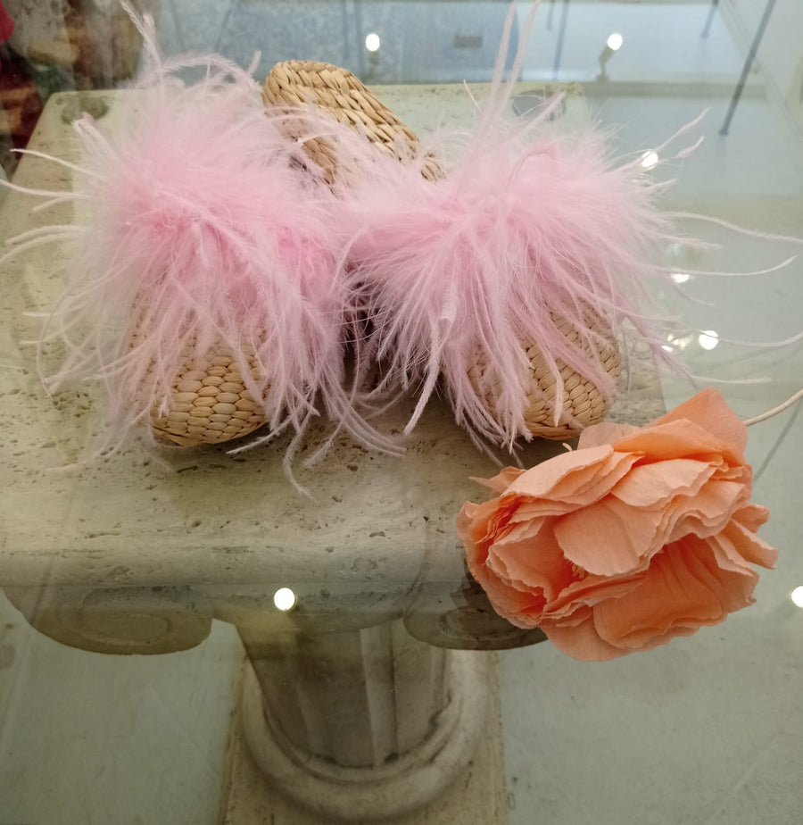 Rattan home slippers with pink details