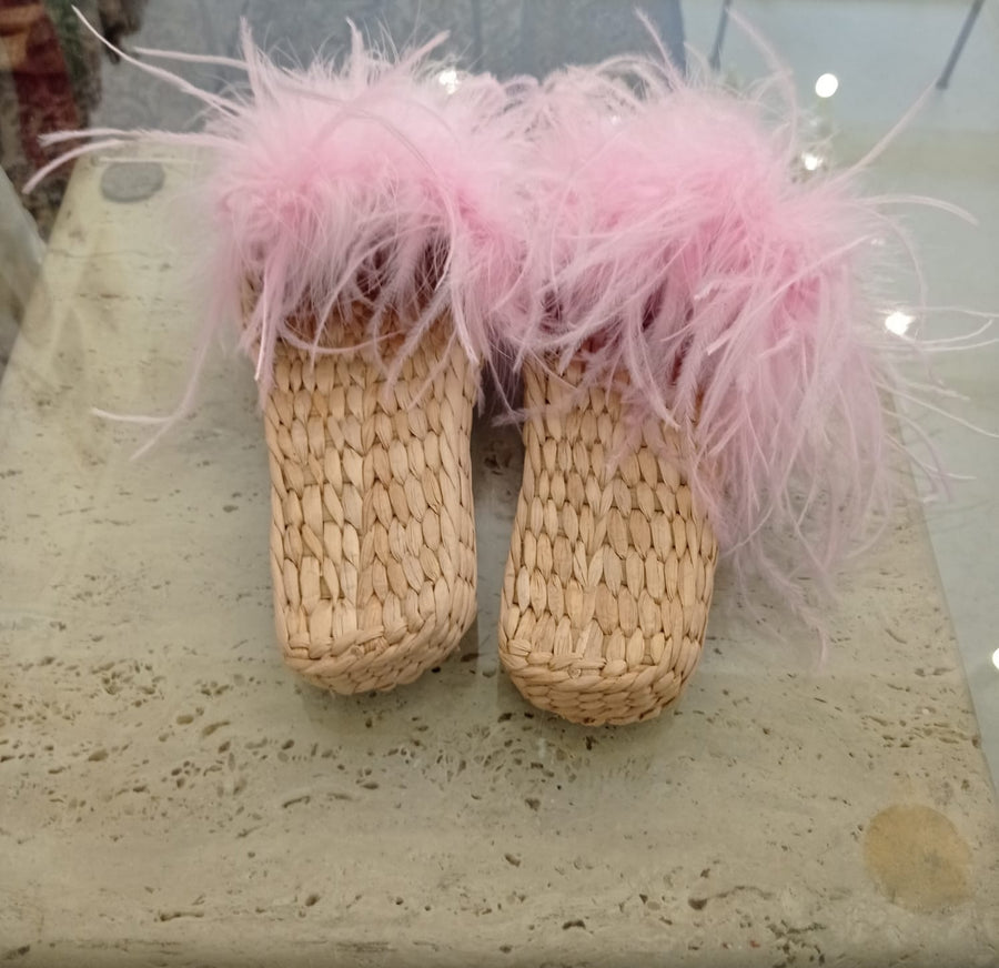 Rattan home slippers with pink details