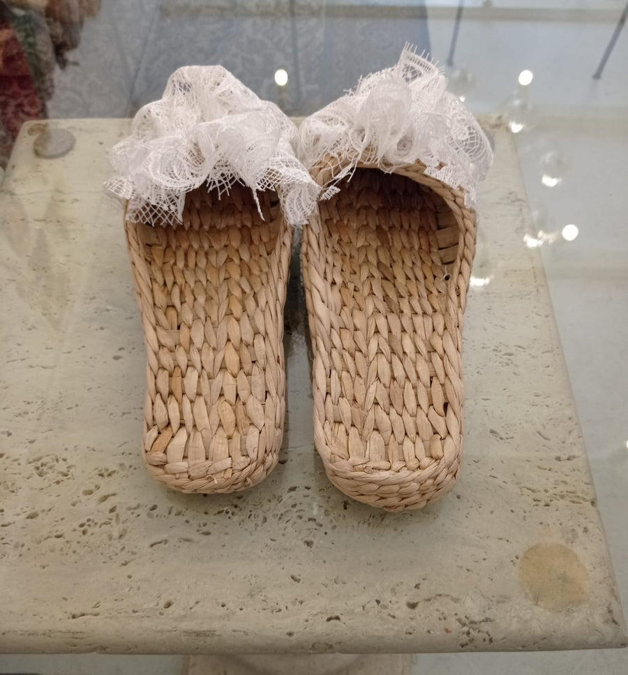 Rattan home slippers with white details