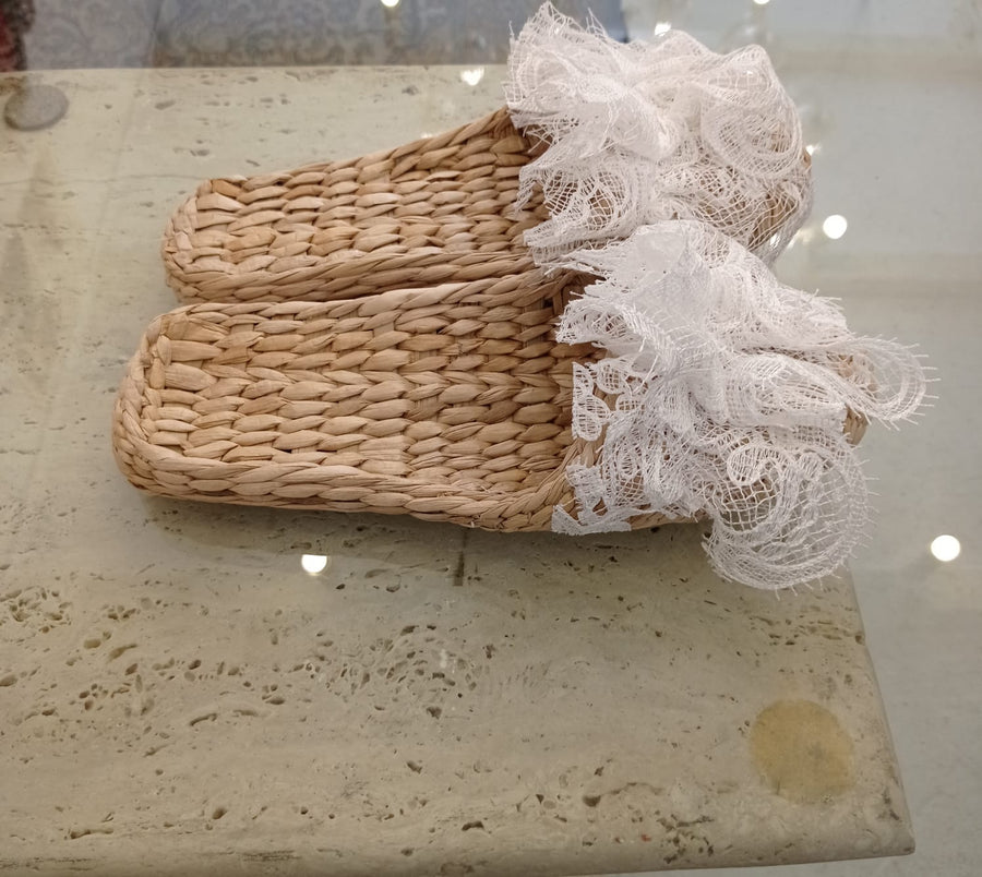 Rattan home slippers with white details